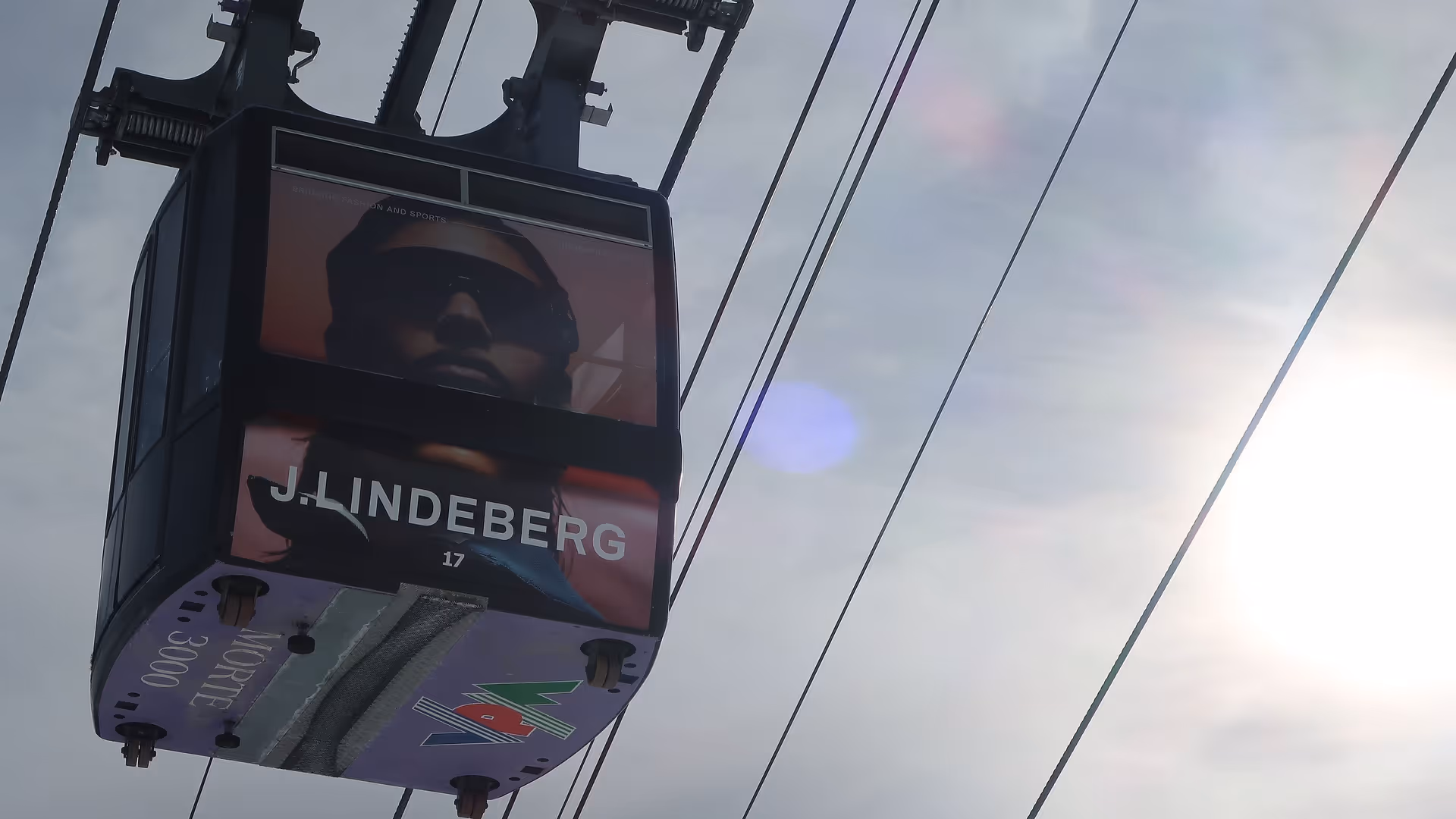 Il branding accattivante di una gondola con marchio Lindeberg