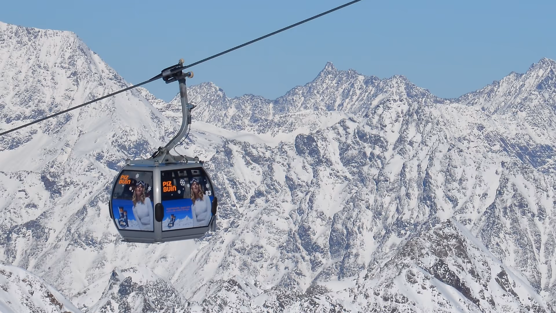 La cabinovia della stazione sciistica di Sölden è stata contrassegnata con il motivo del Piz Puin.