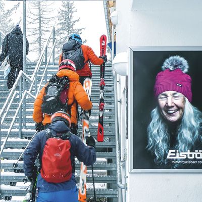 2/1 Poster with polar bear motif in the Ischgl ski resort
