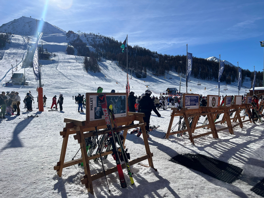 Spazio pubblicitario su portasci a Sestriere, Italia