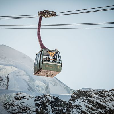 Special Cupra gondola branding project
