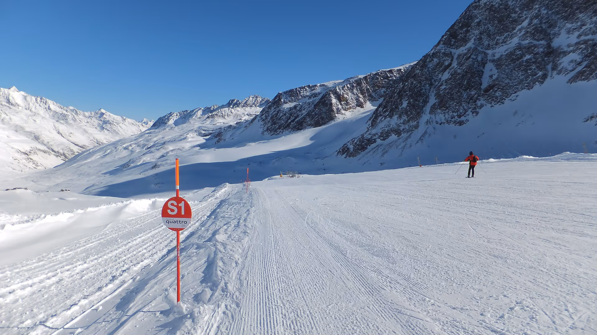 Slope marking in Schnalstal Valley